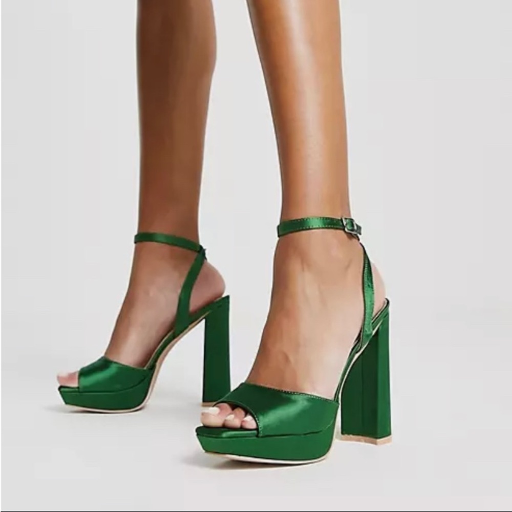 Be Mine Vanyaa platform heeled shoes in Emerald Green - NWT